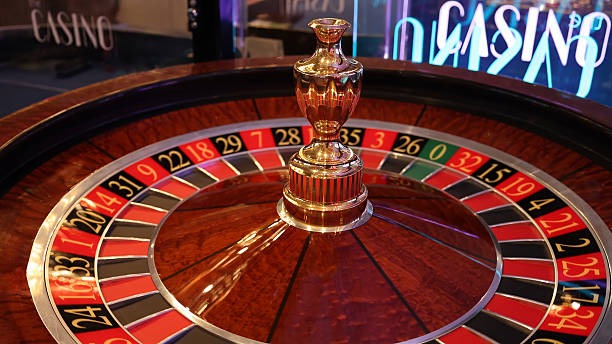 Lightning Baccarat betting interface showing chip selection and outcome options